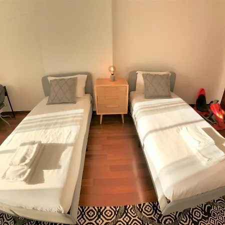 Daire Lisbon T2 In In Oeiras Lisbon *