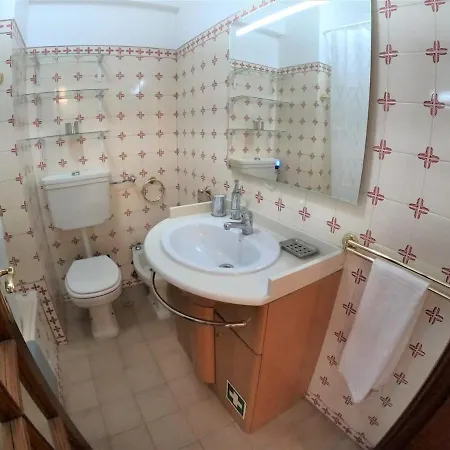 Lisbon T2 In In Oeiras Lisbon Apartment *